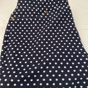Women’s polka dot leggings.